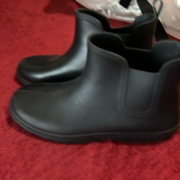Rain boots - Picture 1 of 4